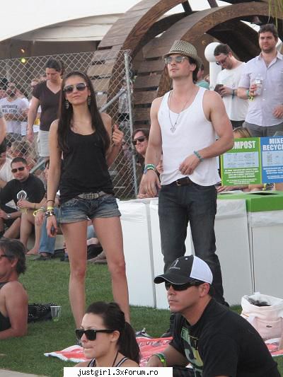 :zzz: ian si nina dobrev la festivalul de muzica coachella