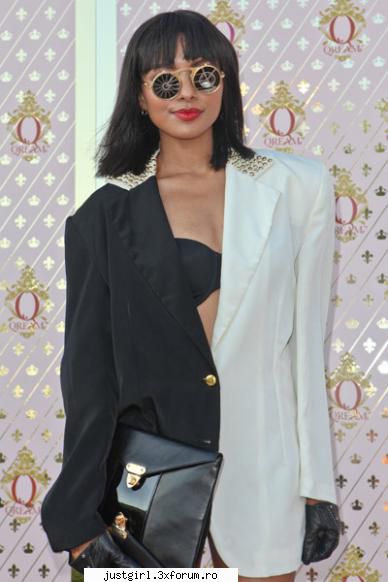 Poze - Smiley - Katerina Graham