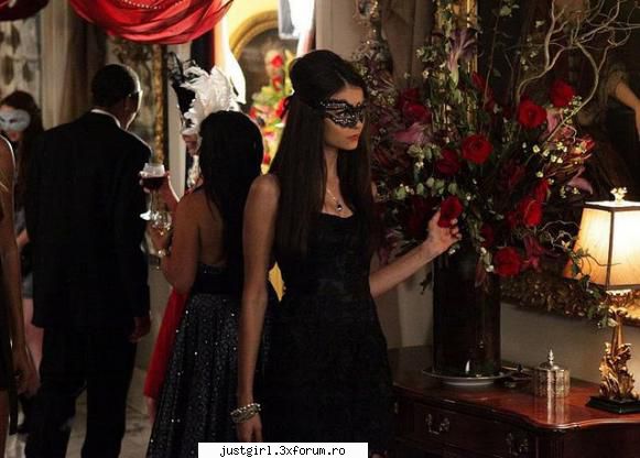 Poze - Smiley - Nina Dobrev