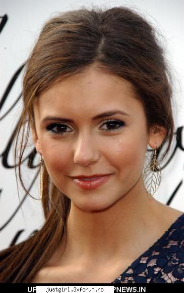 Poze - Smiley - Nina Dobrev
